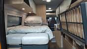 Womondo by Robeta Lifestyle 636 (2025) auf der CMT 2025 Heckansicht mit Einzelbett