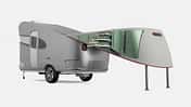 Renderings des Wohnwagen-Konzepts Airfarm (Red Dot Award 2024) mit offenem Slide-Out