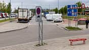Parkplatz an einer Raststätte