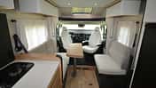 Pilote Pacific P740FGJ Teilintegriertes Wohnmobil Längssitzgruppe