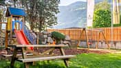 Spielplatz, Rutsche, Schaukel