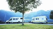 Wohnmobil, Wiese, Baum, Berge, Aussichtsplatform