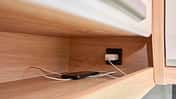 Caravan, Knaus Südwind 500 UF, Black Selection, Steckdose, Ablage f_Knaus_Südwind_500_UF_Black_Selection_Steckdose