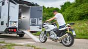 Rampe, Knaus Sport and Fun 480 QL, Motorrad, Transportcaravan, Wohnwagen, Test, Stauraum, Ladung