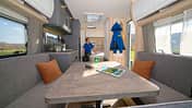 Hobby De Luxe 460 UFe, Caravan, Innenraum, Tisch f_Hobby_De_Luxe_460_UFe_Aufmacher
