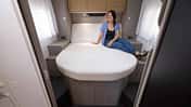 Queensbett, Loungstellung, unten, Frau