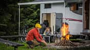 Wohnmobil, Lagerfeuer, familie, Brandgefahr, Mädchen, Mann Wohnmobil, Lagerfeuer, familie, Brandgefahr, Mädchen, Mann