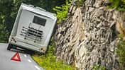 Wohnmobil, Unfall, Warndreieck, Felswand