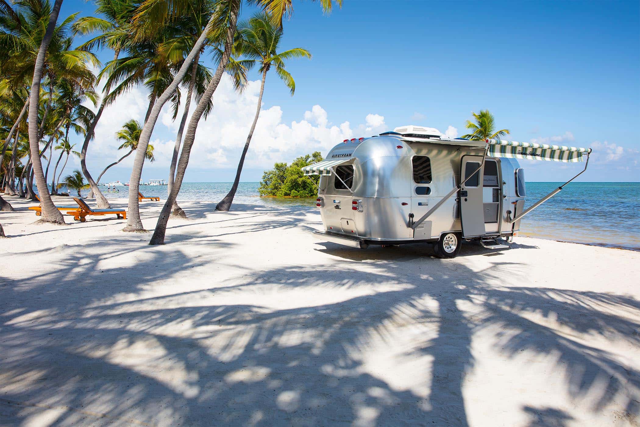 Airstream Tommy Bahama 19 (2019) Airstream Tommy Bahama 19 (2019)