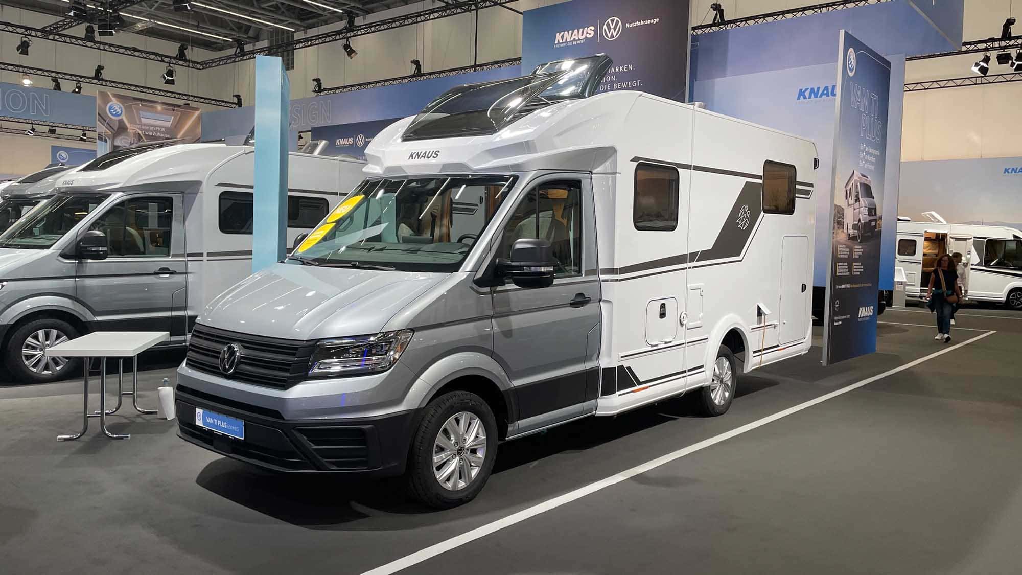 Der Knaus Van TI Plus 650 MEG von außen auf der Messe Caravan Salon Der Knaus Van TI Plus 650 MEG von außen auf der Messe Caravan Salon