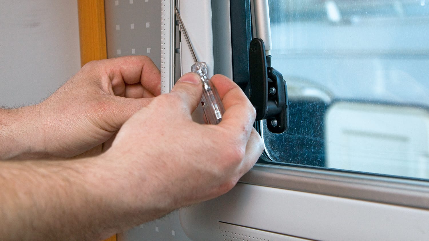 Schwergägiges Fensterrollo instand setzen