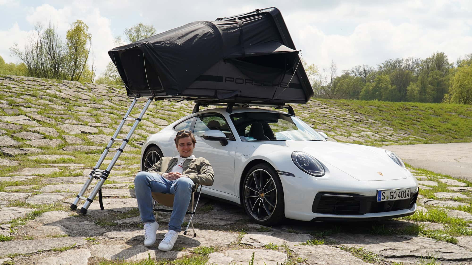 Porsche 911 mit Dachzelt im Praxistest