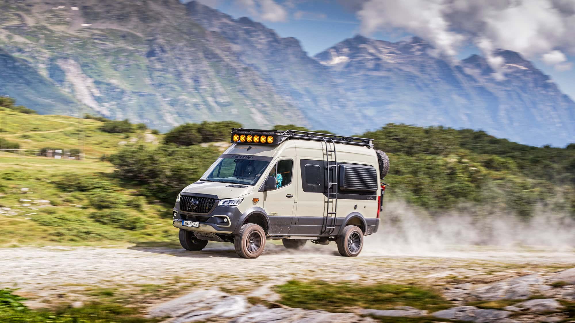 Der 229.000-Euro-teure Camper Rhn Camp The Specter im Test