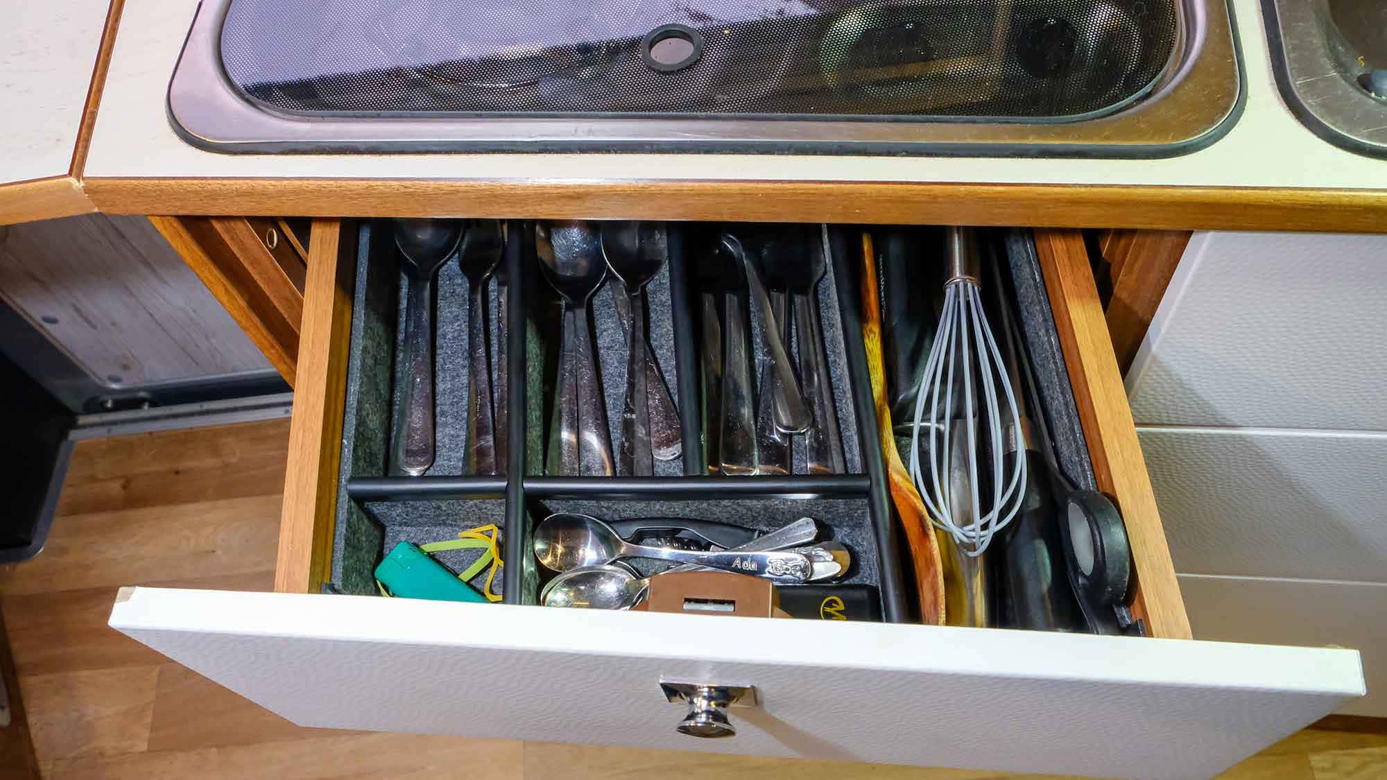 Camper-DIY: Endlich Ordnung in der Besteckschublade